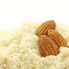 بودرة اللوز الطبيعية